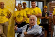 Palmer shuns Pauline, backs LNP