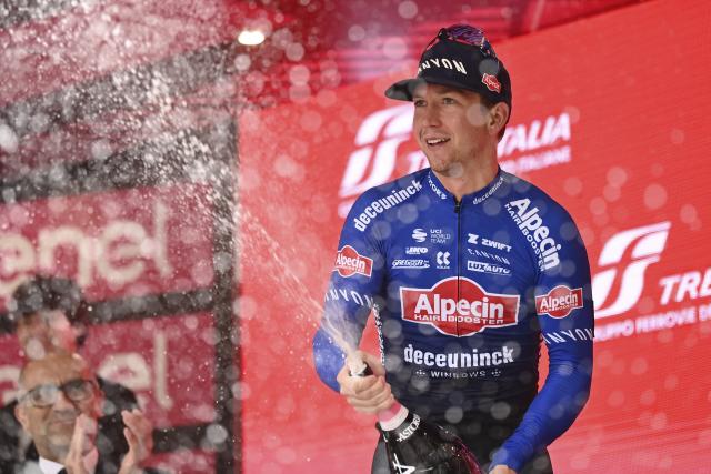 Gympie cyclist wins chaotic Giro d'Italia fifth stage - Gympie Today