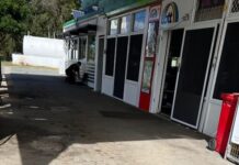 Goomeri servos robbed