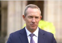 Hydro awards $200M in contracts