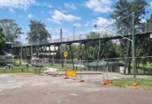 Museum hires lawyers in gantry battle