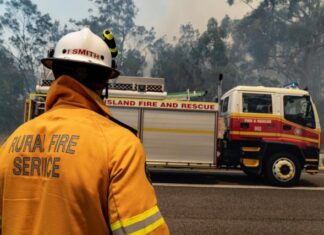 Fire sinks yacht at Tin Can Bay